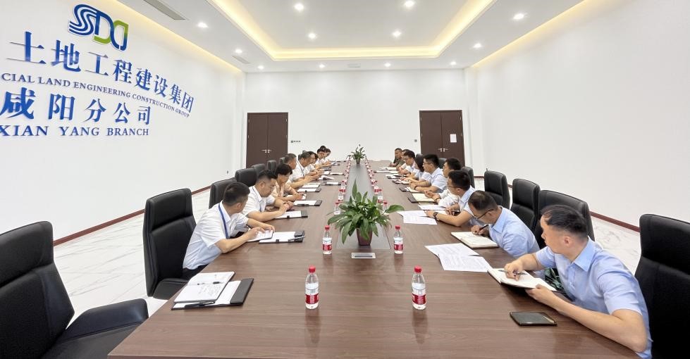 咸陽高新區(qū)管委會調研組來秦創(chuàng)原西部（咸陽）科技創(chuàng)業(yè)灣項目調研.jpg