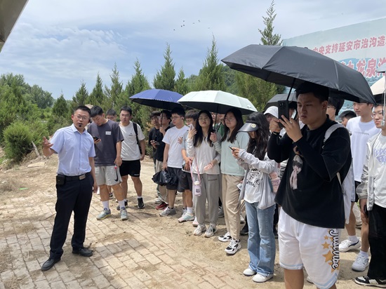 13日，南泥灣治溝造地示范項目現場教學（延安分公司）.jpg